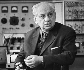 Воспоминания о гелии-II (журнальный вариант) - Элевтер Андроникашвили - обложка книги